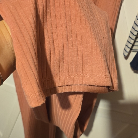 New Ribbed Sleeveless Dress - Picture 3 of 5